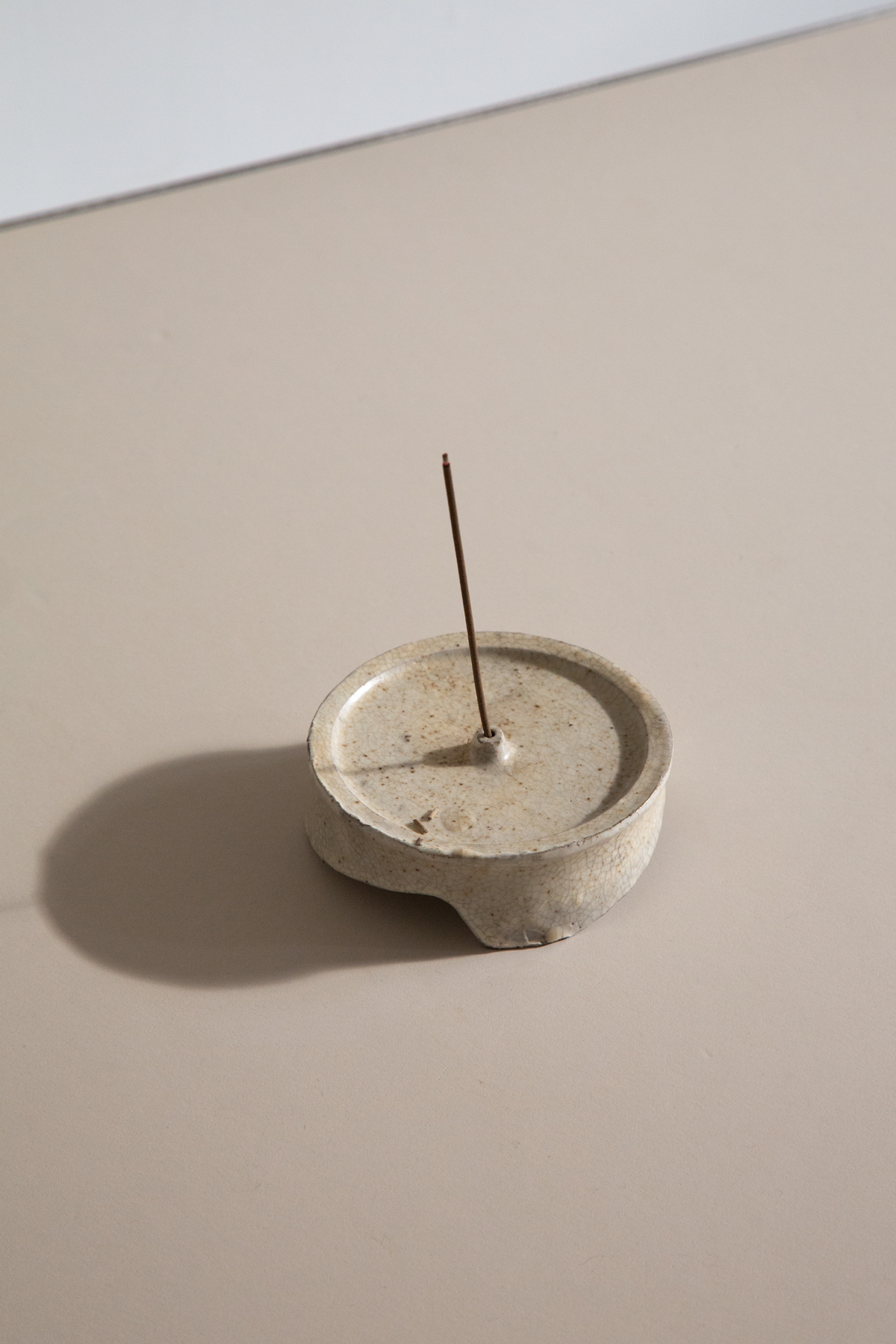 Cúze Incense Holder, White