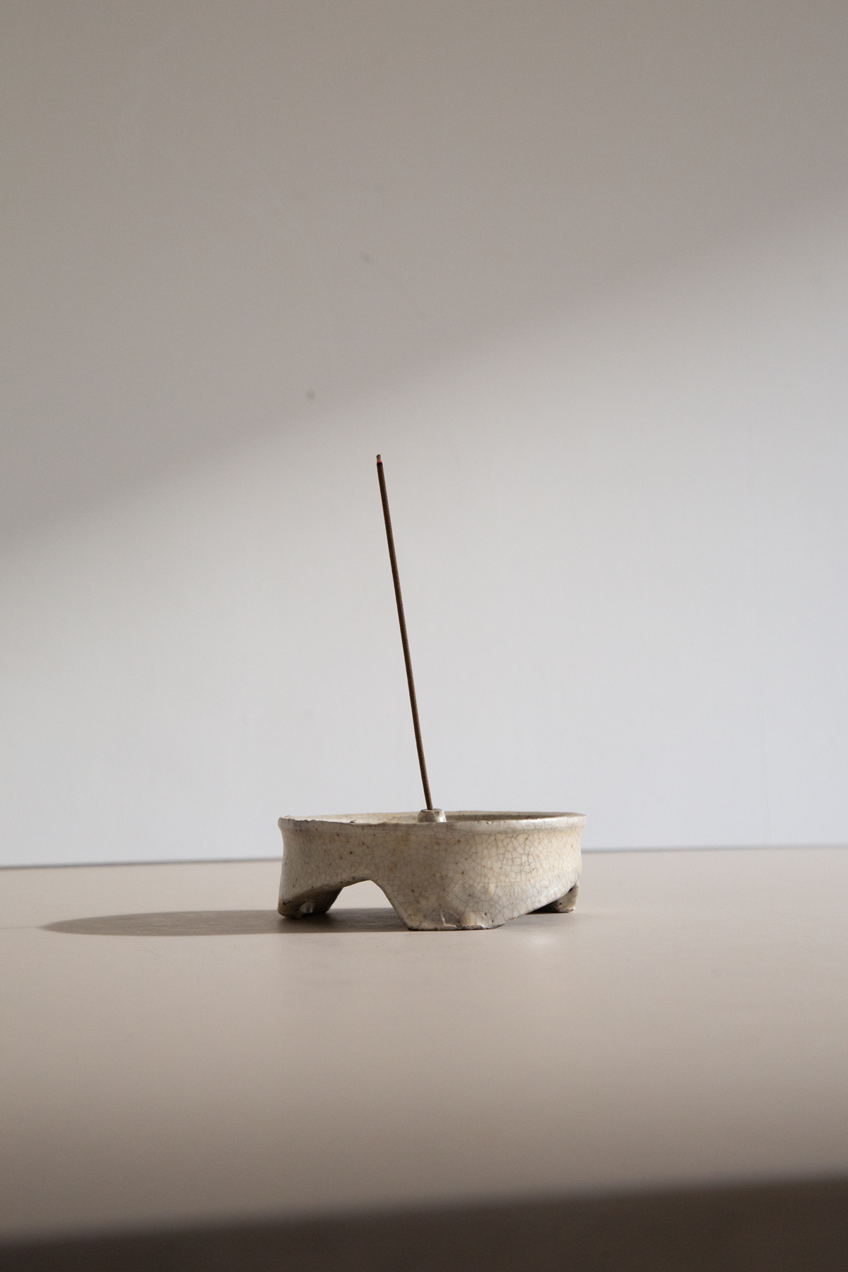 Cúze Incense Holder, White